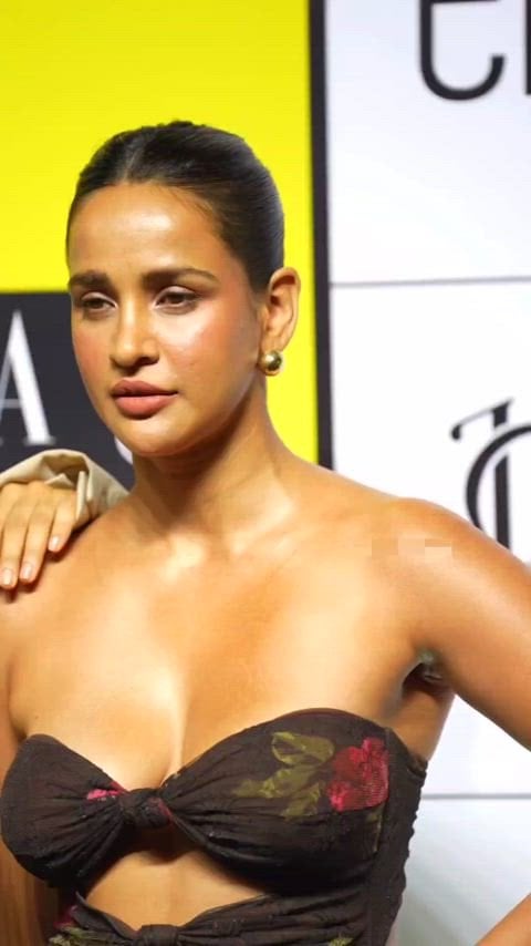 Aisha Sharma sizzles in a steamy nude scene in her latest movie.