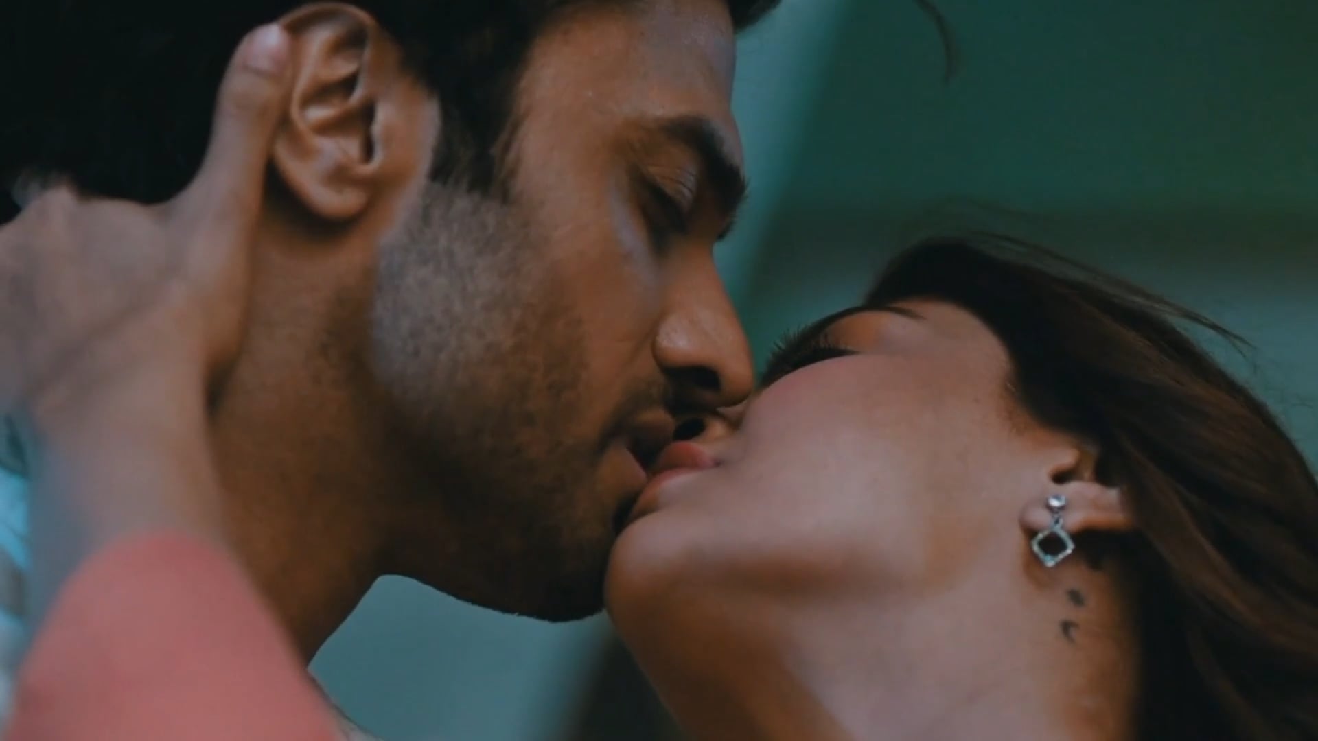 Akanksha Puri Sizzles in a Steamy Nude Scene