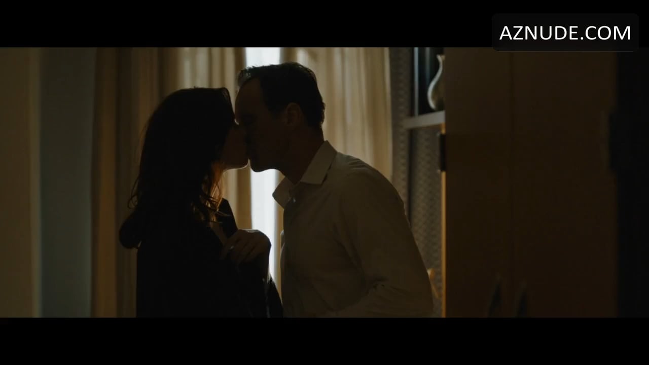 Alexandra Breckenridge’s steamy nude scene in Zipper (2019)
