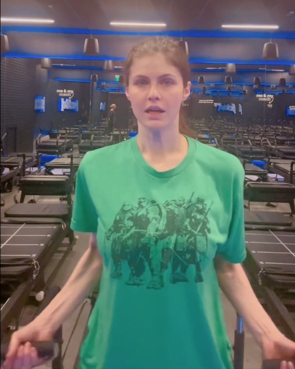 Alexandra Daddario’s Hot and Sexy Looks That Turn Heads