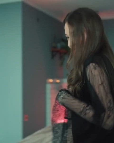 Alexandra Kazimirova Strips Down in a Hot and Sexy Reveal