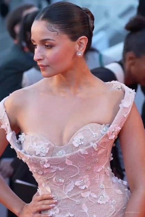 Alia Bhatt’s hot appearance at the event.