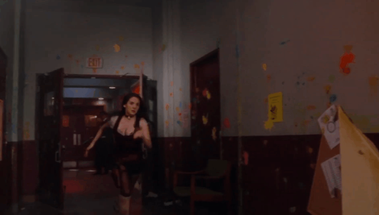 Alison Brie Shows Off Her Hot Curves in Sexy Outfits