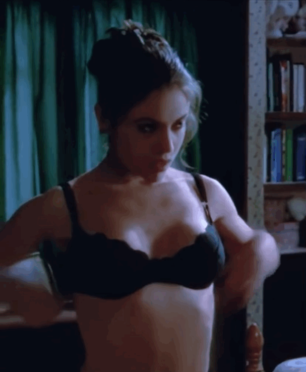 Alyssa Milano’s nude scene in The Outer Limits S1 E16 (1995)