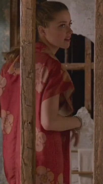 Amber Heard Shows Off Her Hot Ass in Stunning Reveal