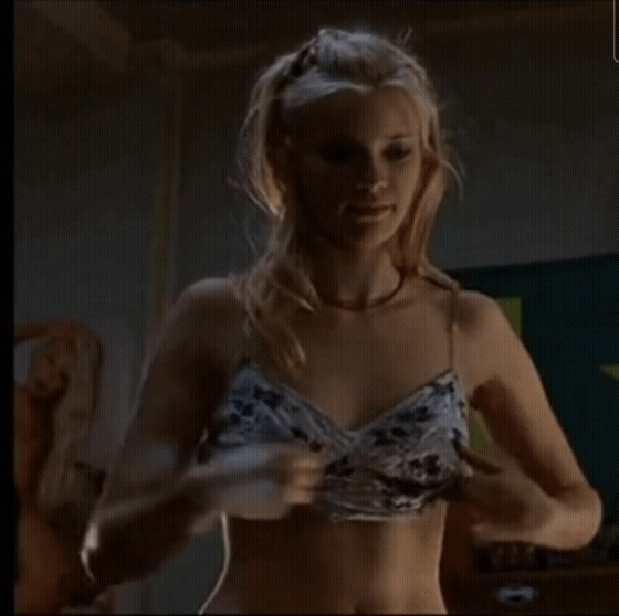 Amy Smart Goes Wild in This Hot and Sexy Nude Transformation Video