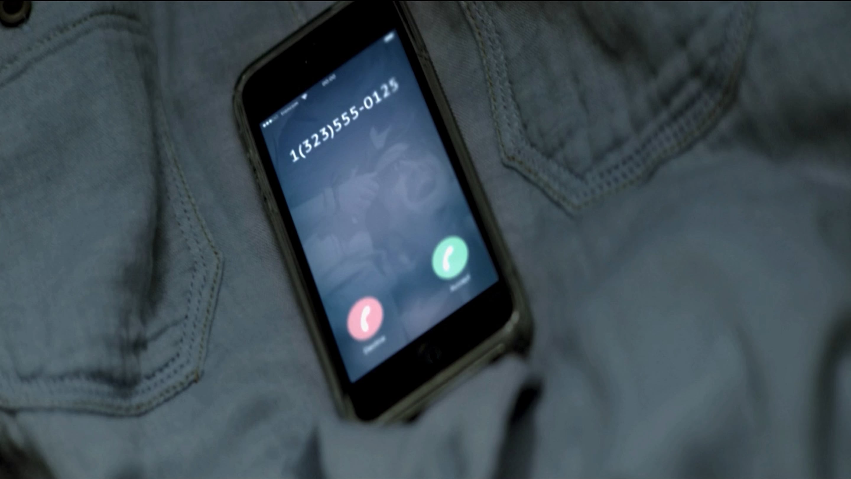 Ana de Armas & Lorenza Izzo in a steamy nude scene