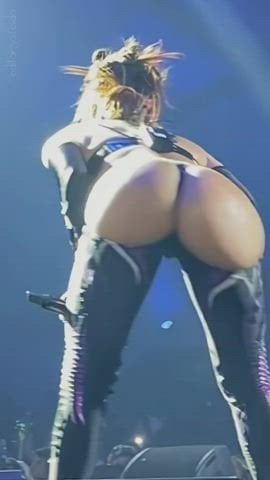 Anitta Shows Off Her Hot Assets in This Sexy Butt Video