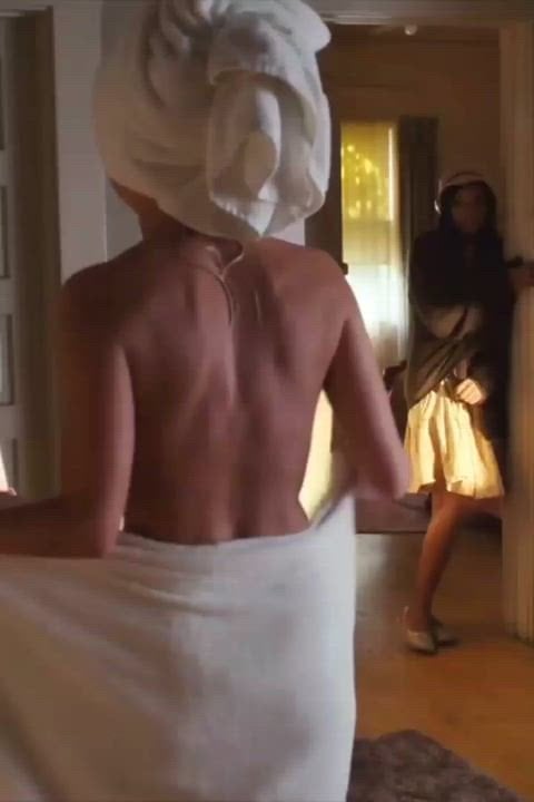 Anna Faris Shows Off Her Sexy Ass in This Hot New Clip