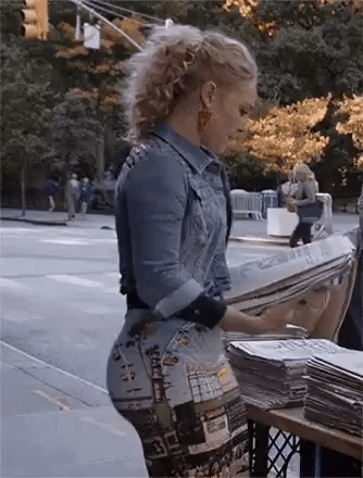 Annasophia Robb Shows Off Her Sexy Ass in “The Carrie Diaries,” 2013 (GIF)