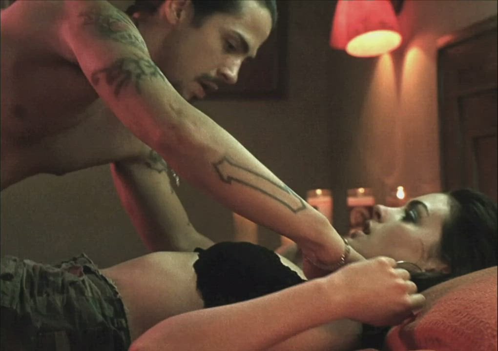 Anne Hathaway in a steamy nude scene that will leave you breathless