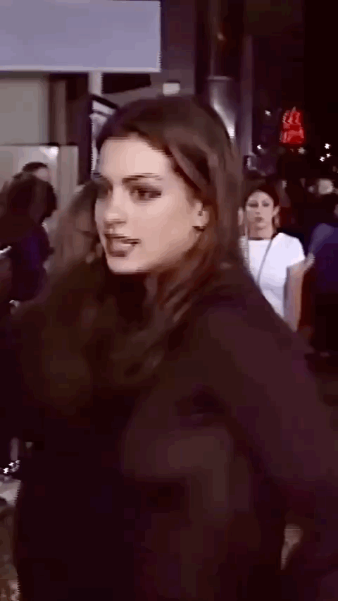 Anne Hathaway’s Hot Look at the 2003 School of Rock Premiere