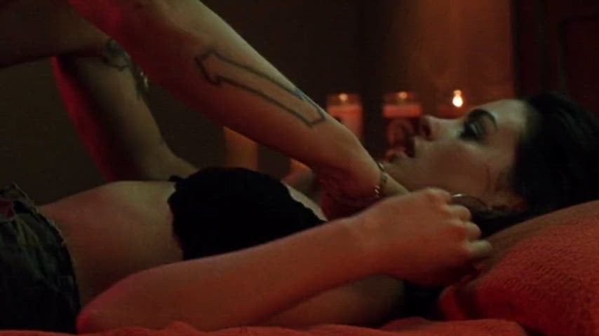 Anne Hathaway’s Steamy Nude Scene in a Sensational Movie