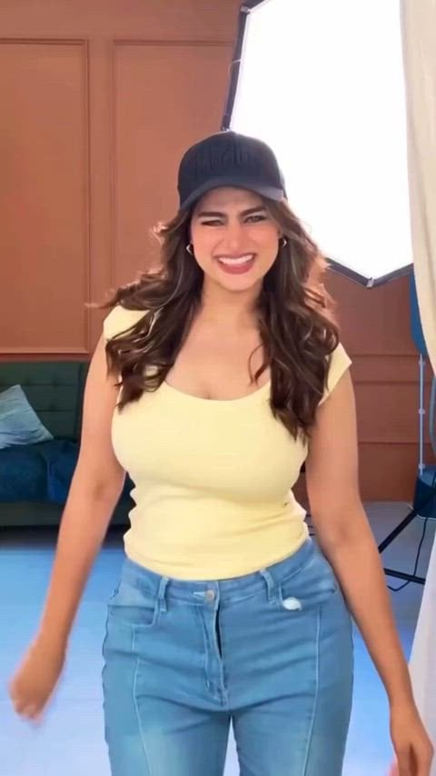 Ayesha Khan in a hot, sexy nude scene from her latest Insta video