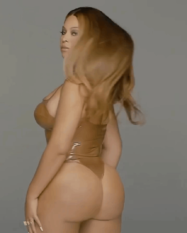 Beyoncé Shows Off Her Hot Ass in a Stunning Sensual Display