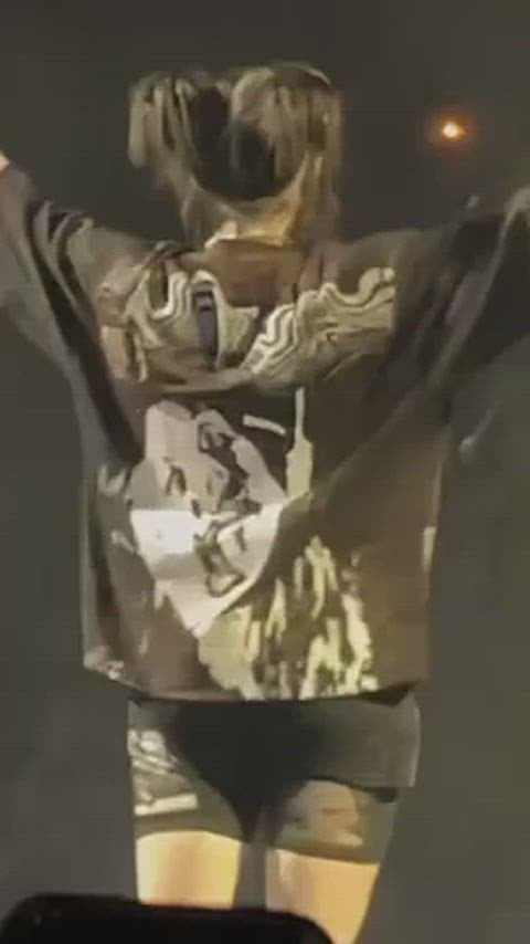 Billie Eilish’s Sexy Moments Showcasing Her Hot Ass