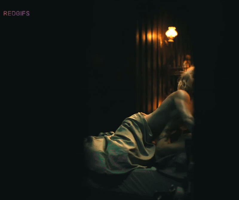 Carrie Coon – Sexy Moments from The White Lotus [S03E07] (2025)
