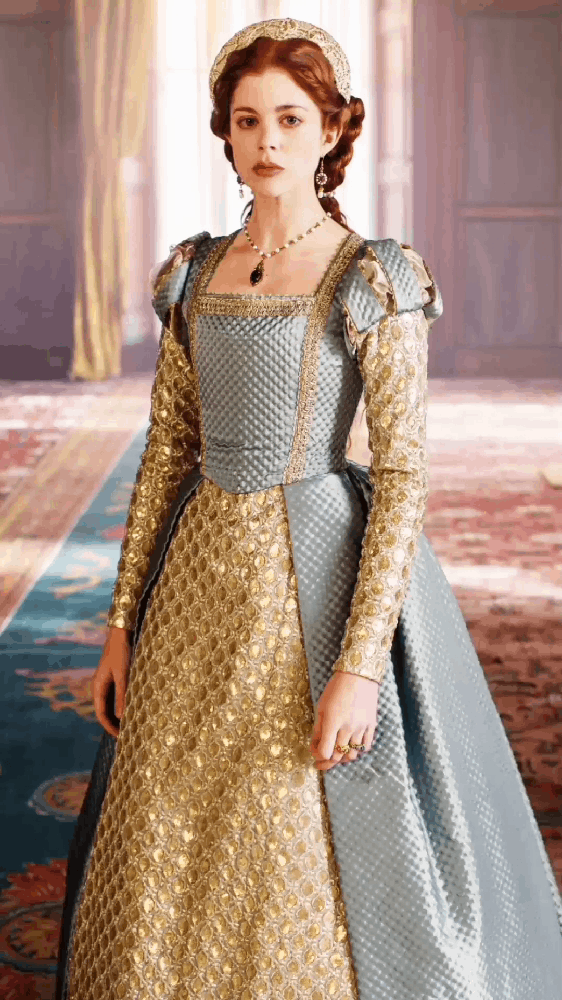 Charlotte Hope Strips Down for a Hot and Sexy Comparison