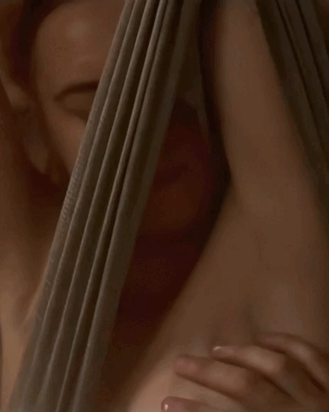 Clara Galle in a nude scene from Atraves de tu mirada (2024)