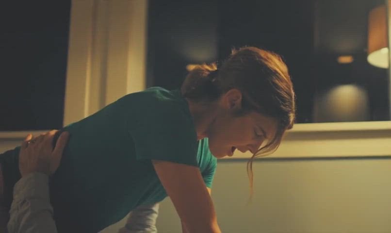 Cobie Smulders Shows Off Her Hot Booty in a Sexy Photoshoot