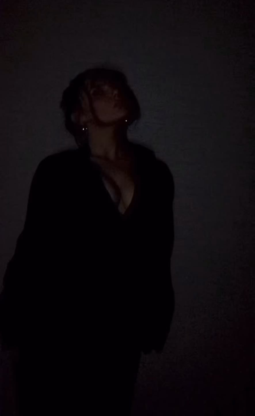 Dafne Keen Looks Hot in Sexy Outfits Highlighting Her Curves