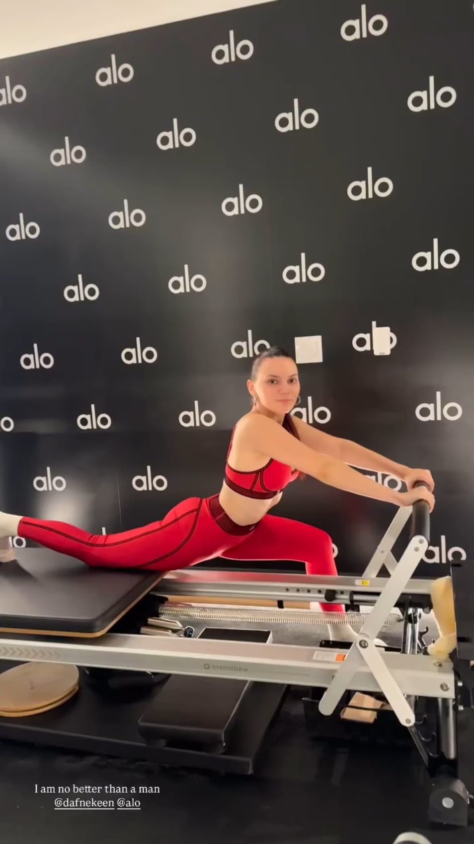 Dafne Keen shows off her hot body while working out