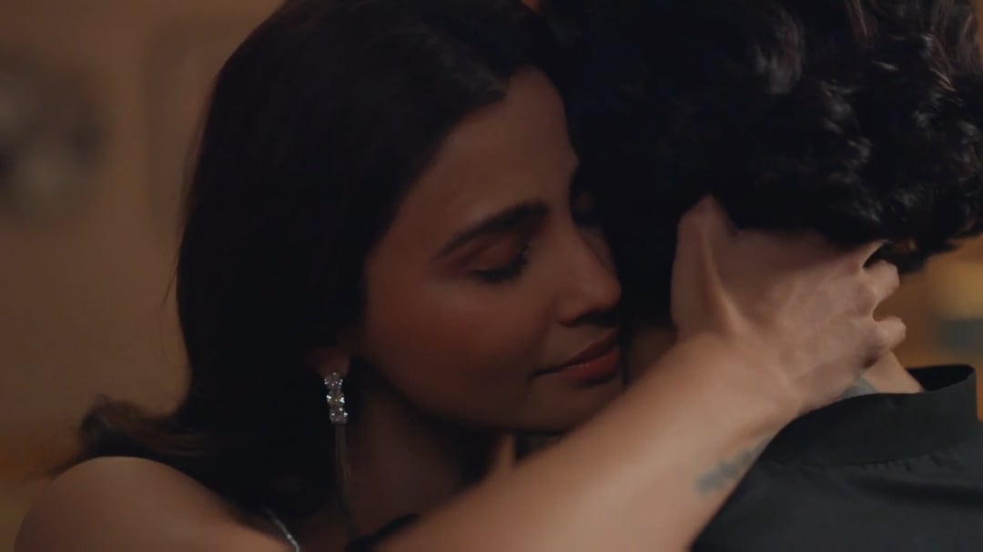 Daisy Shah in a steamy nude scene in Red Room S01 (2024)