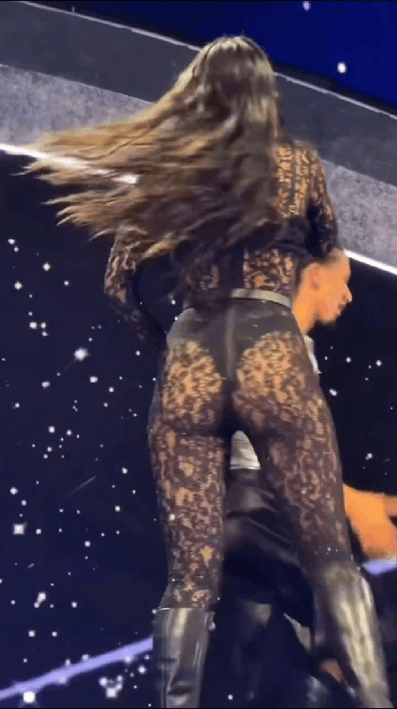 Dua Lipa’s Hot Ass Steals the Spotlight in Sultry Showcase