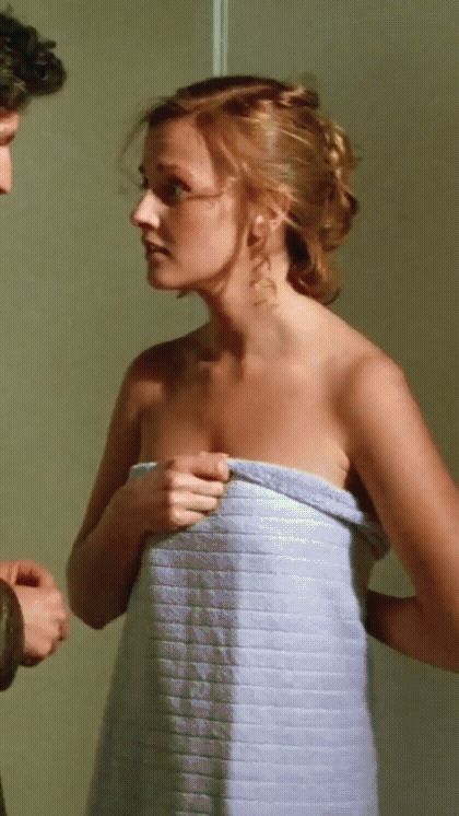 Elisa Servier Strips Down in Steamy No Clothes Contrast Video