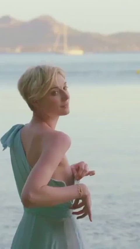 Elizabeth Debicki’s Hot Ass Steals the Spotlight in This Sexy Clip