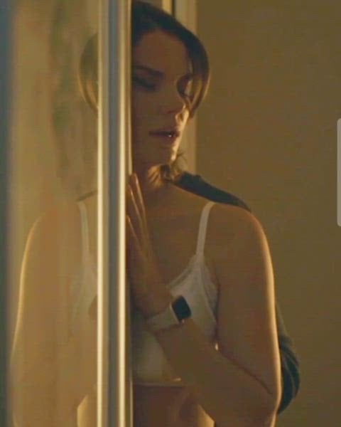 Elizaveta Boyarskaya’s nude scene in Opasnaya Blizost (2025)