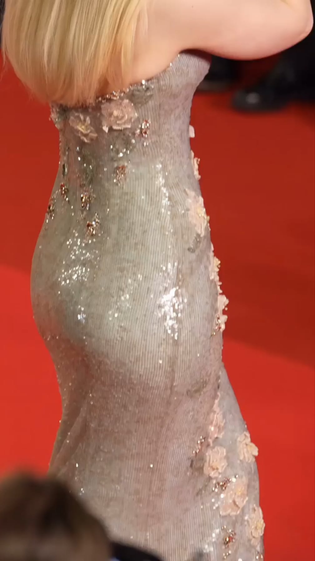 Elle Fanning Shows Off Her Hot Style and Sexy Look