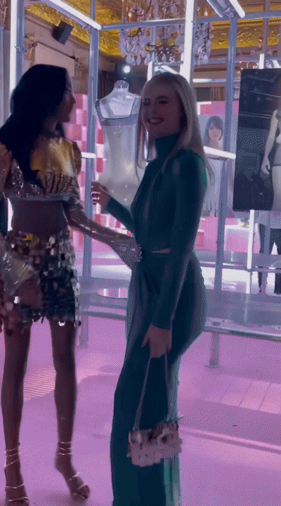 Elle Fanning’s Hot and Sexy Butt Reveal