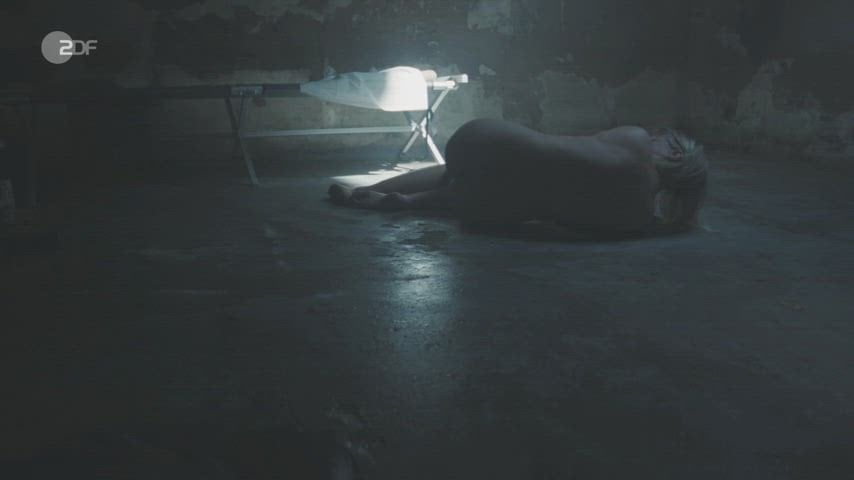 Elzemarieke De Vos in a steamy nude scene from “Ostfriesenfluch” 2025