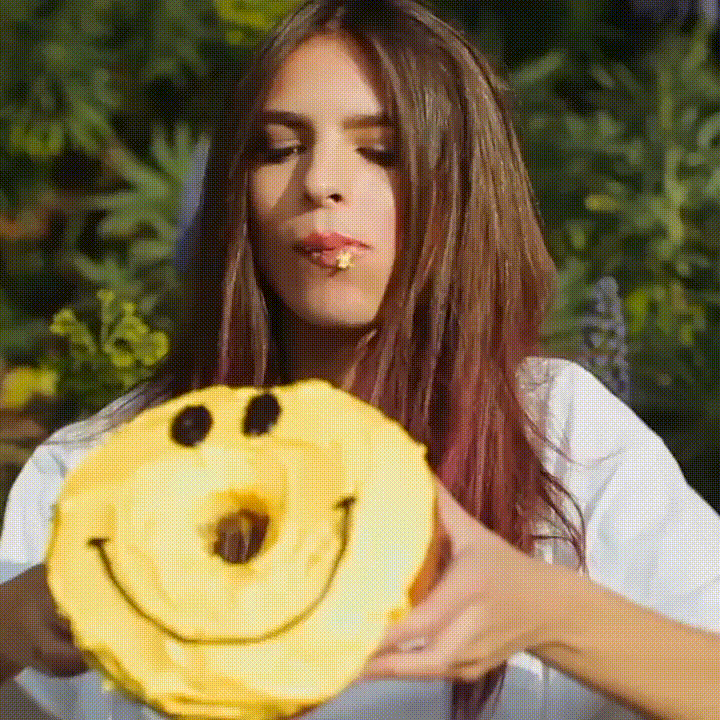 Emily Ratajkowski Strips Down in Hot Comparison of Fully Clothed vs Nude Looks