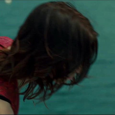 Emily Rudd Shows Off Her Stunning Butt in This Sexy Clip