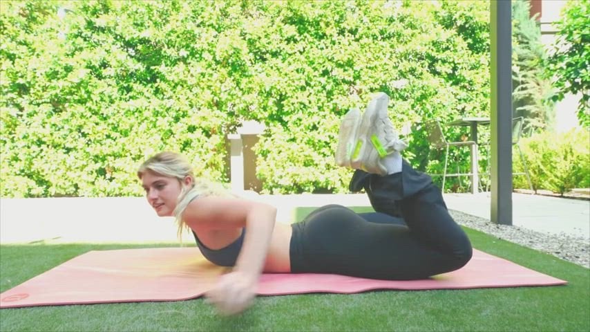 Faith Ordway’s Sexy Butt Steals the Spotlight