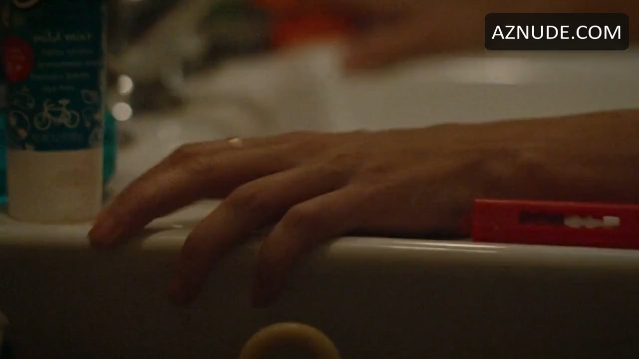 Frankie Shaw’s steamy nude scene in Smilf (2017) S01E08