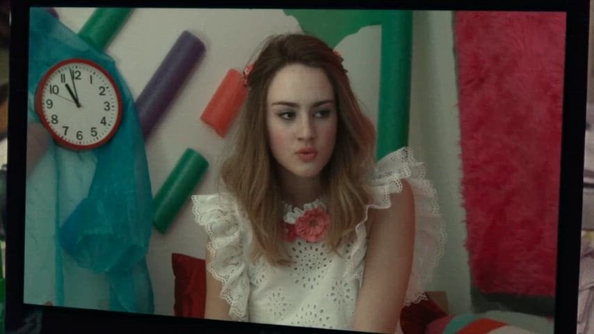 Grace Van Patten’s nude scene in The Meyerowitz Stories (2017) at 20