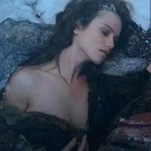 Gwendoline Taylor’s Steamy Transformation in Hot Nude Scenes