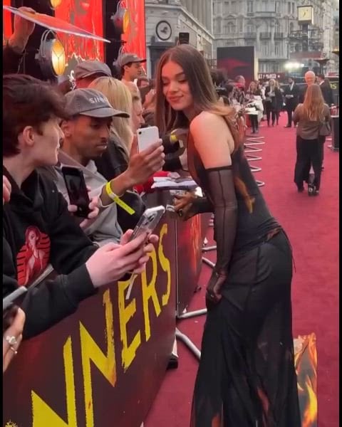 Hailee Steinfeld’s Hot and Sexy Butt Revealed