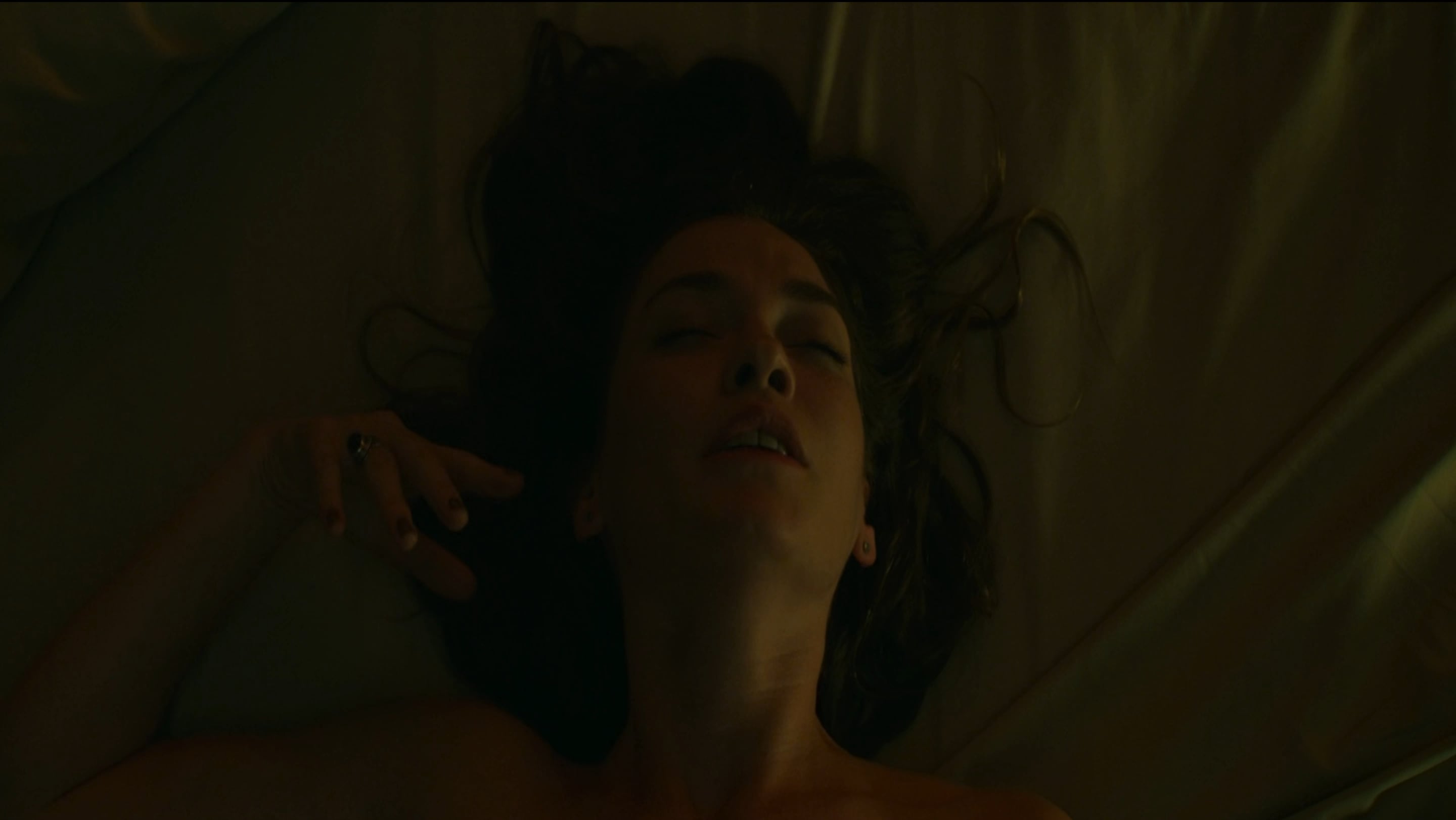Hannah Gross in a steamy nude scene that you won’t want to miss!