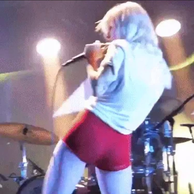Hayley Williams Flaunts Her Sexy Ass in Stunning Clip