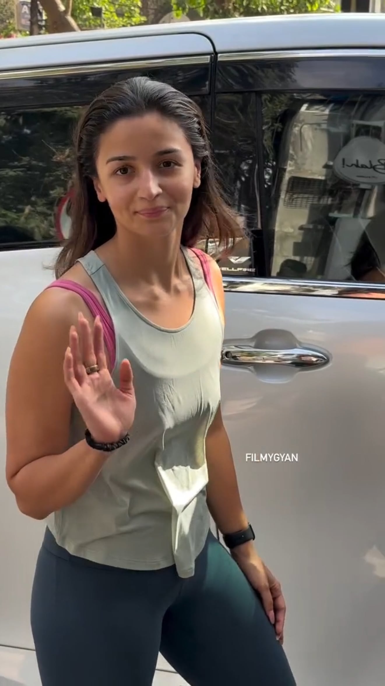 Hot Alia Bhatt Shows Off Her Sexy Style