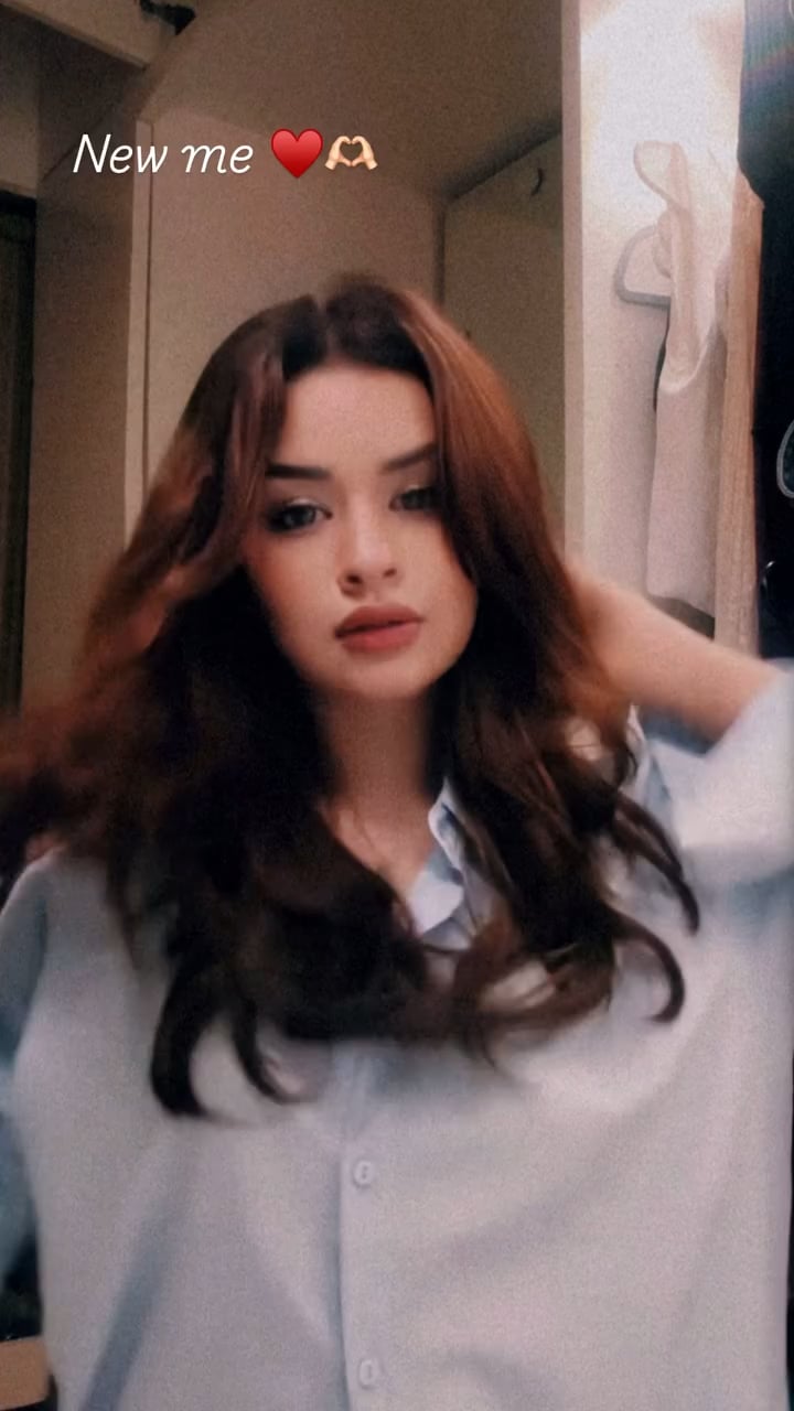 Hot Avneet Kaur Shows Off Her Sexy Style