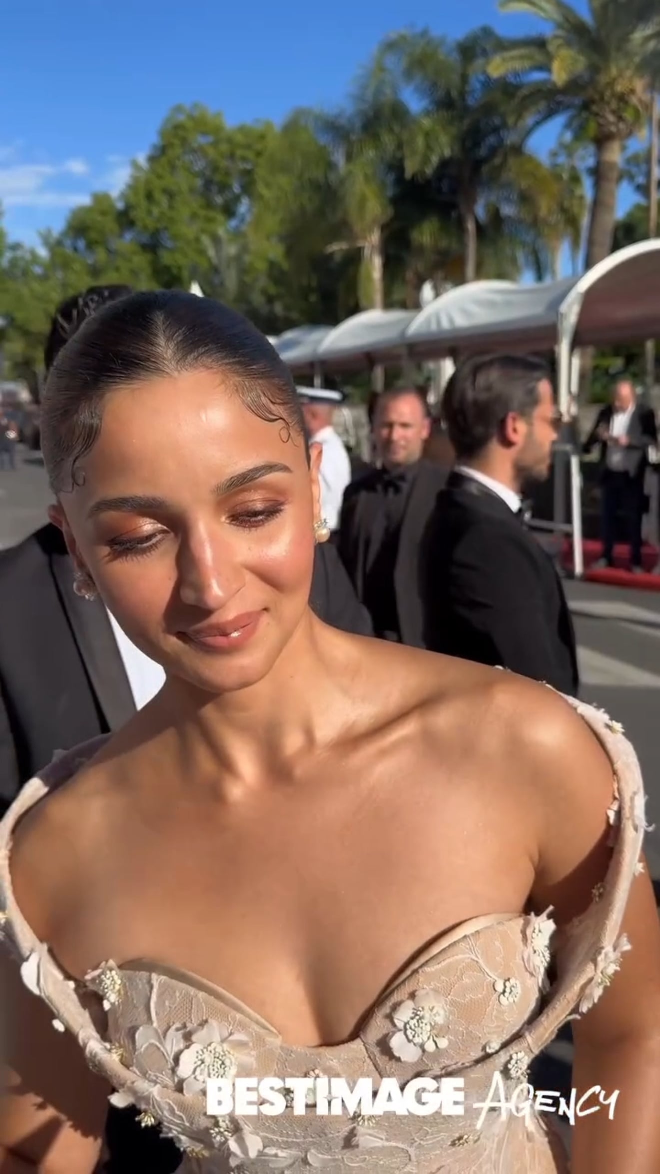 Hot and Sexy Alia Bhatt Shows Off Stunning Curves