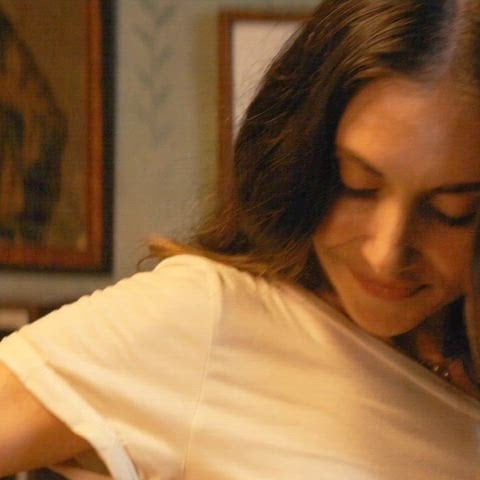 Hot and Sexy Alison Brie Shows Off Her Stunning Style