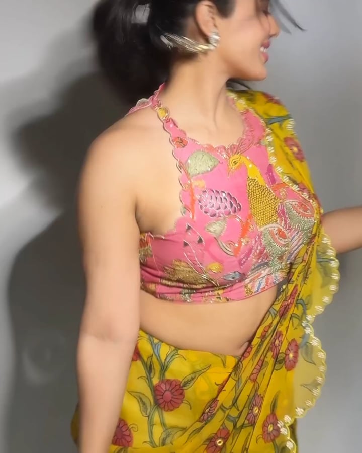 Hot and Sexy Cleavage Revealed in Ketika