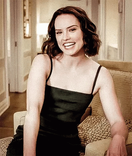 Hot and Sexy Daisy Ridley Shows Off Her Amazing Style