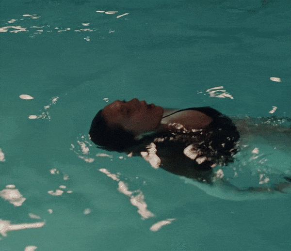 Hot and Sexy Elizabeth Olsen Shows Off Her Stunning Looks